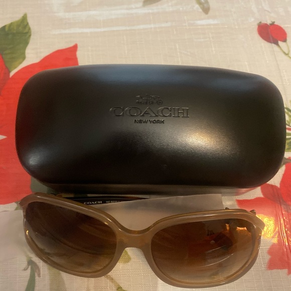 Coach - Picture 2 of 7